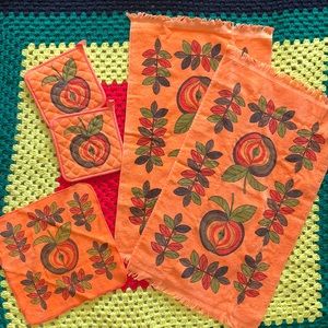 🍎 Vintage sayco 60’s-70’s decorative towel set